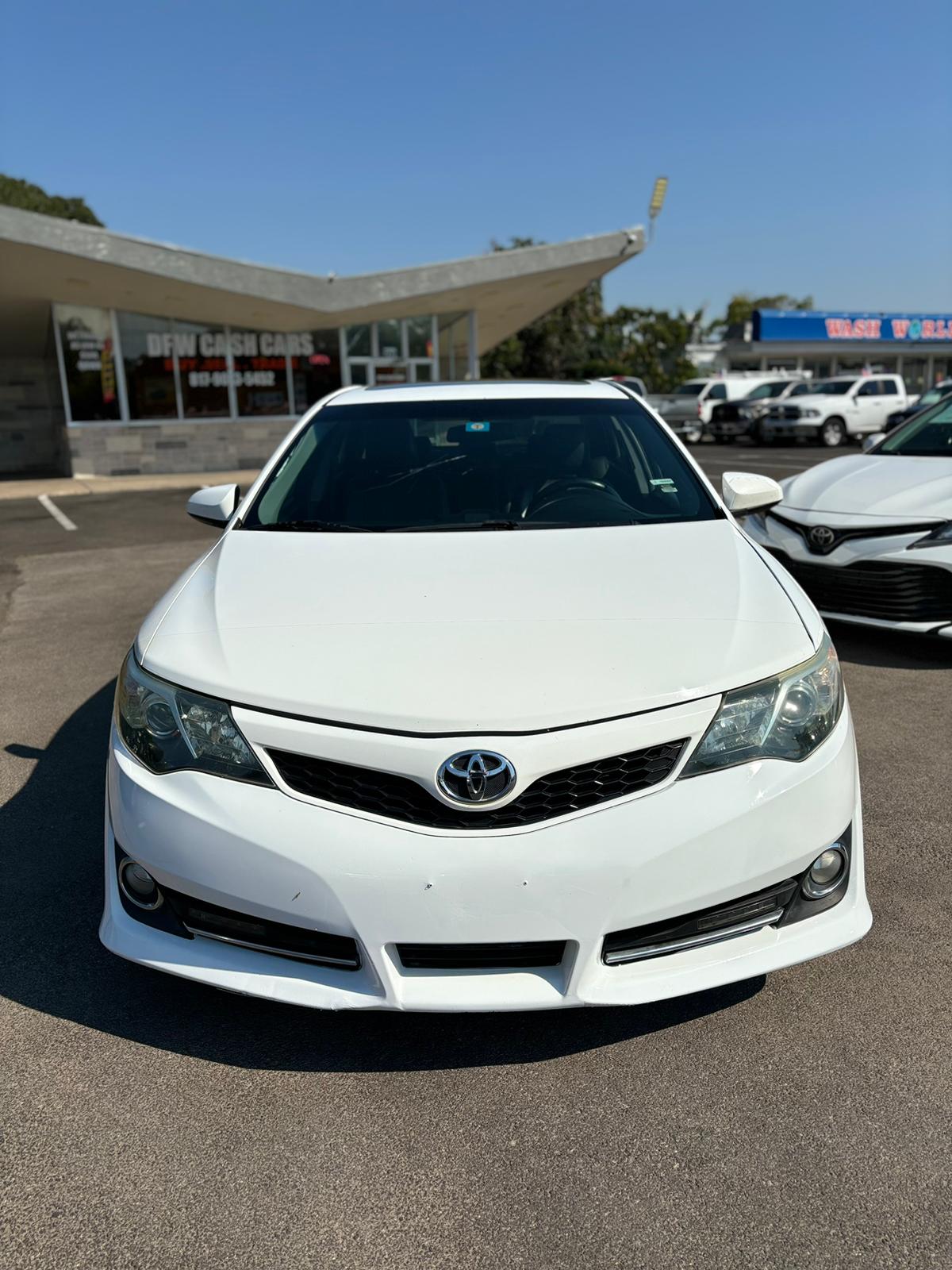 2014 Toyota Camry SE FWD 4 Door